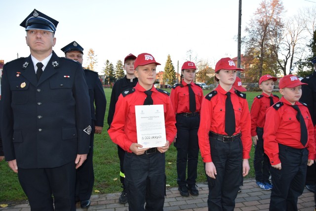 Wśród obdarowanych jest między innymi jest drużyna Ochotniczej Straży Pożarnej ze Skotnik, w gminie Samborzec. Więcej na kolejnych zdjęciach