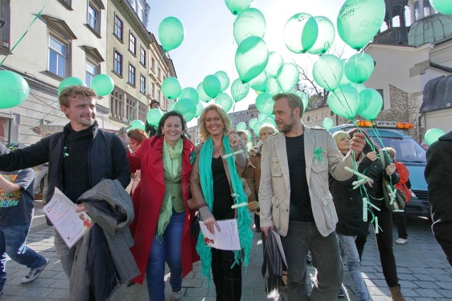 Marta Patena (w czerwonym płaszczu)