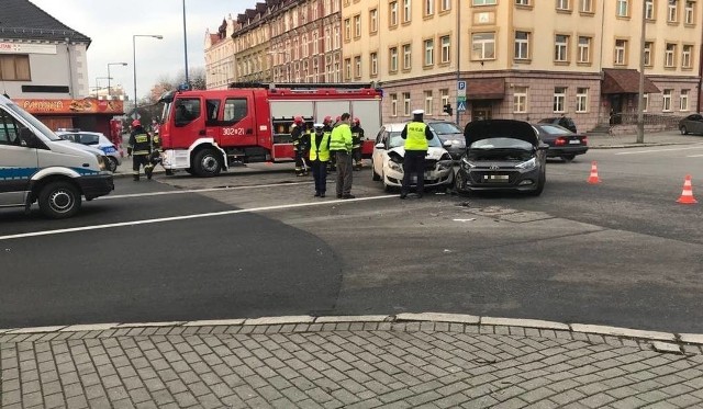 Skrzyżowanie jest jednym z najniebezpieczniejszych w mieście. Wszystko przez brak lewoskrętów na bardzo ruchliwej ulicy Ozimskiej oraz archaiczną sygnalizację świetlną.