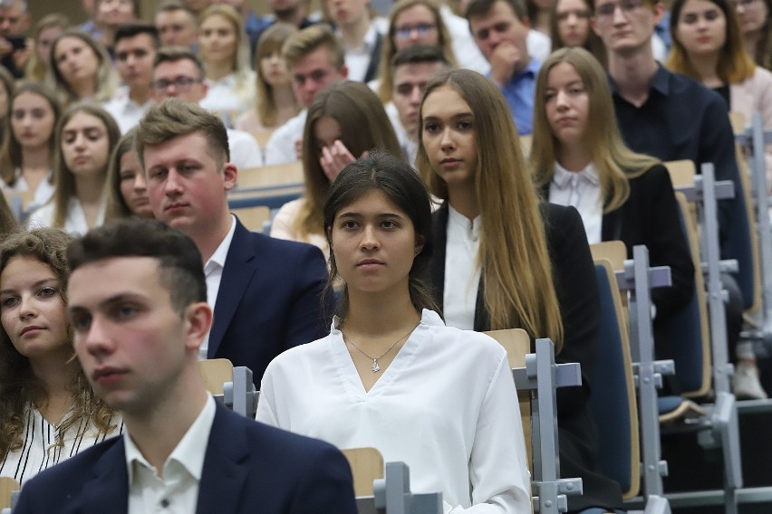 Przed ogólnouczelnianym początkiem roku akademickiego w...