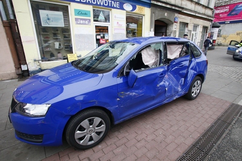 Tramwaje stanęły na ul. Piotrkowskiej. Kolizja na skrzyżowaniu z ul. ks. Skorupki.