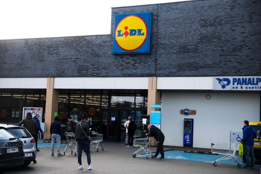 Sklepy Lidl, Biedronka i innych sieci handlowych wydłużają...