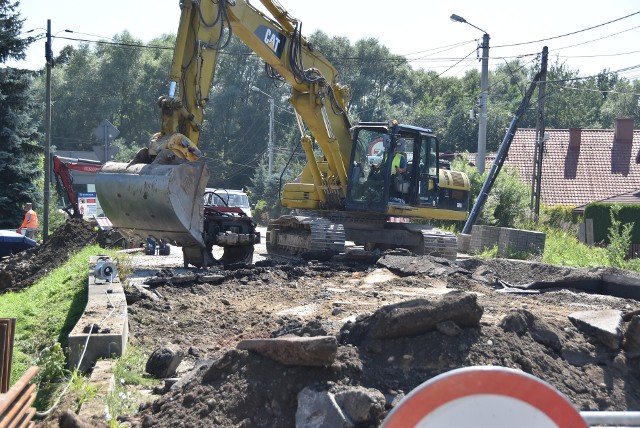 Zab czasu i powodzie zrobiły swoje. Most na Wątoku przechodzi do historii. Do końca roku zastąpi go nowa, większa przeprawa. Na czas robót wyznaczono objazdy