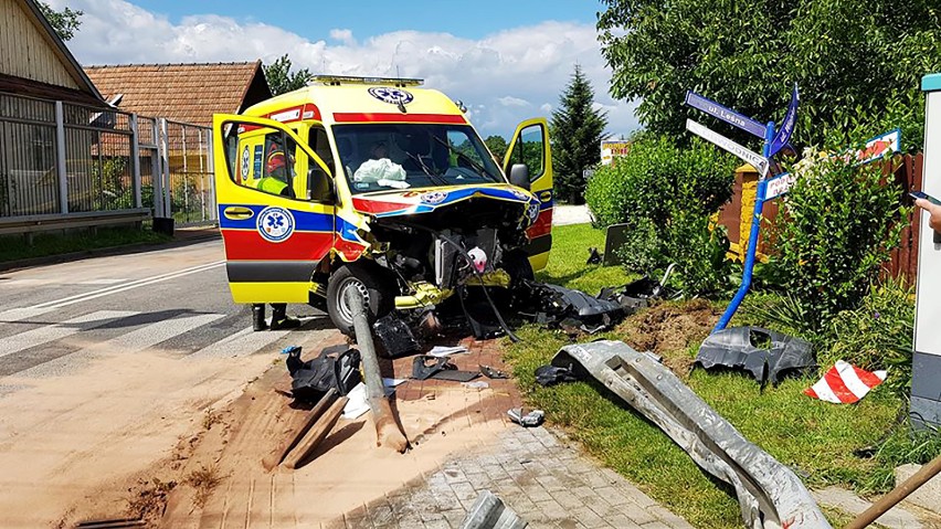 Karetka, która rozbiła się w Brzesku, to ambulans z Nowego Sącza 