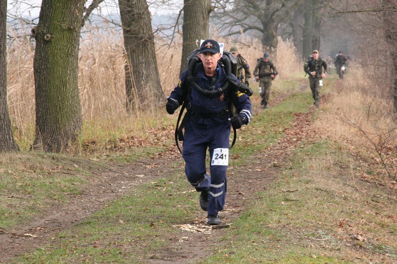 Maraton Komandosa 2015 WYNIKI Trzeci raz z rzędu wygrał por. Piotr Szpigiel [ZDJĘCIA]