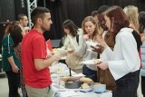 Kulinarne specjały z całego świata w SCK. Studenci z zagranicy pokazali kulinarny talent!