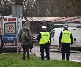 Potrącenie 10-latka na przejściu dla pieszych w Malborku. Chłopiec wyszedł z autobusu i został uderzony przez osobówkę