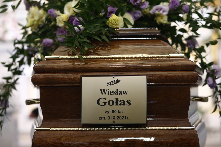 Pogrzeb Wiesława Gołasa. Popularny aktor spoczął w grobie rodzinnym na warszawskich Powązkach