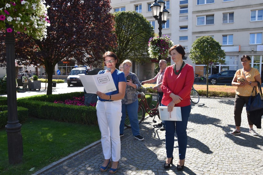 W Kluczborku czytali "Ballady i romanse" Adama Mickiewicza. Wśród lektorów włodarze, dyrektorzy, seniorzy i uczniowie