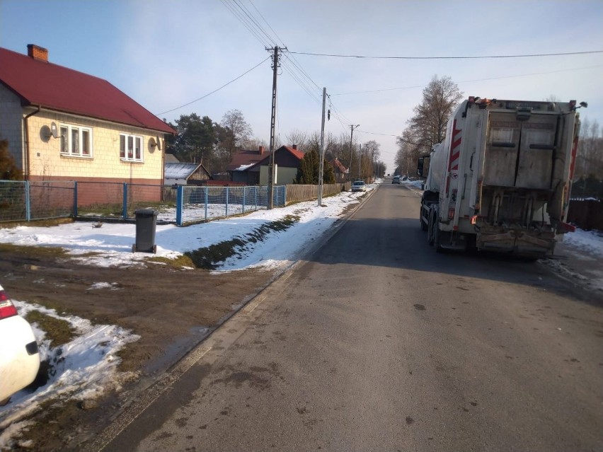 Poważny wypadek w południe Sztombergach w powiecie staszowskim. Potrącony mężczyzna trafił do szpitala. Zobacz zdjęcia