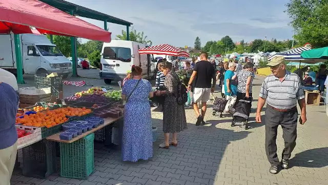 W środę, 26 lipca mało osób wybrało się na targ w Opatowie. Sprawdziliśmy co kupowano najchętniej.