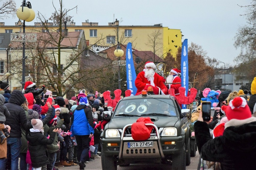 XX Parada Mikołajów przejedzie przez Tarnobrzeg w niedzielę 3 grudnia. Jak dołączyć do kawalkady świątecznych pojazdów? Program, zdjęcia   
