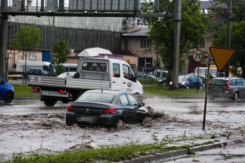 Burze i ulewy w Szczecinie oraz woj. zachodniopomorskim. Około 30 interwencji straży pożarnej