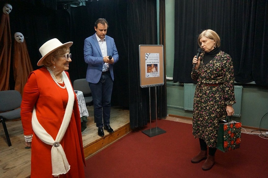 Emilia Krakowska gościła w Ożarowie. Były wspomnienia filmowe, anegdoty i rozmowy z publicznością