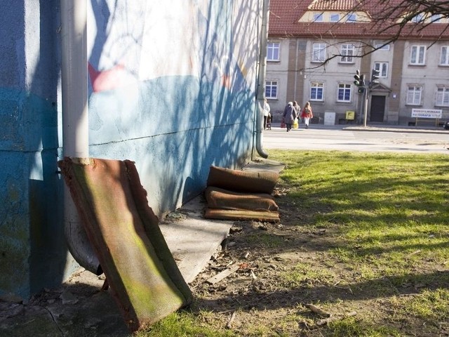 Stare meble zalegają m.in. przy ul. Szczecińskiej, w okolicy Zespołu Szkół Agrotechnicznych.