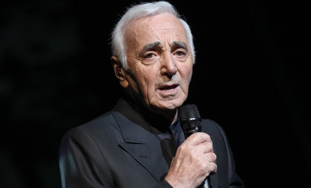 Charles Aznavour nie żyje - taką informację podało AFP.  Nazywany francuskim Frankiem Sinatrą piosenkarz, kompozytor oraz aktor zmarł w wieku 94 lat.