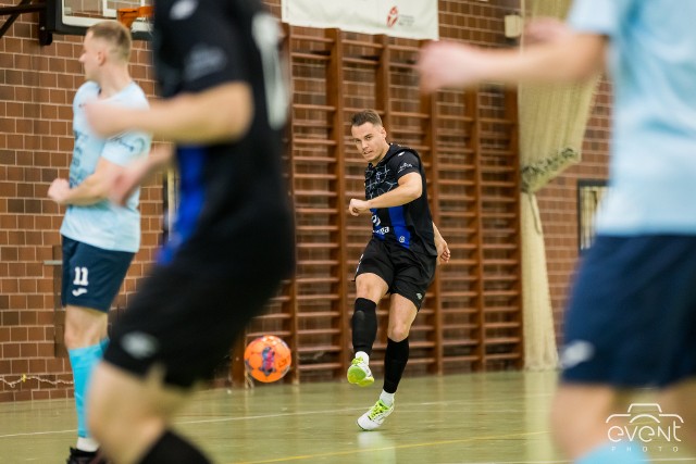 Bydgoszczanie wygrali we własnej hali ze Stowarzyszeniem Gostyński Futsal 4:2 (2:0) w meczu 1. rundy halowego Pucharu Polski. Bramki: Mateusz Zbiranek 6.17′ (as. Mateusz Łuczak), Hubert Mordacz 6.43′ (as. Mateusz Zbiranek), Dominik Woźniak 33.57′ (as. Sergiusz Kot), Dawid Duma 35.15′ - Robert Przewoźny 20.20′, Kacper Pietrula 32.57′. ZOBACZ ZDJĘCIA Z TEGO MECZU >>>>