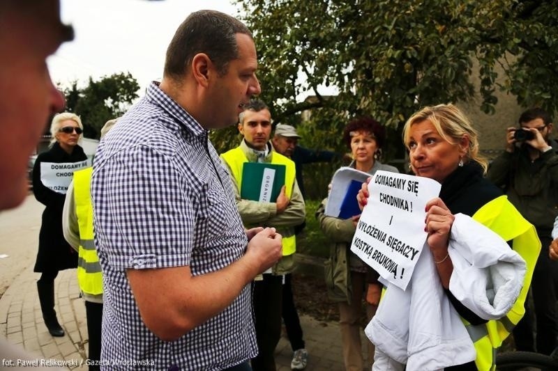 Wrocław: Mieszkańcy Zakrzowa protestowali i blokowali ulicę (ZDJĘCIA)