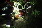 Dwie osoby spadły ze skarpy na kamionce przy ul. Luboszyckiej w Opolu. Wieczorna akcja strażaków