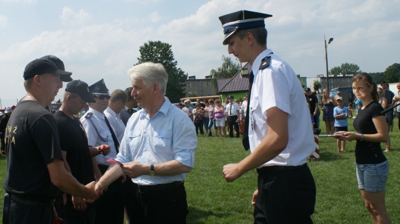 Po zakończeniu zawodów strażacy otrzymali medale „Za zasługi...