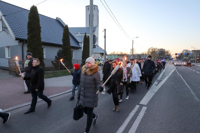 Białystok 02.04.2019. Marsz na Krywlany w rocznicę śmierci Jana Pawła II