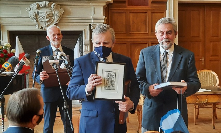 Wicepremier Piotr Gliński w Tarnobrzegu. Słynna kolekcja dzikowska sfinansowana niemal w całości przez budżet państwa (ZDJĘCIA)