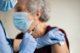 Ministerstwo Zdrowia: nowa szczepionka przeciwko COVID-19 będzie dostępna bezpłatnie w przychodniach i aptekach od 6 grudnia