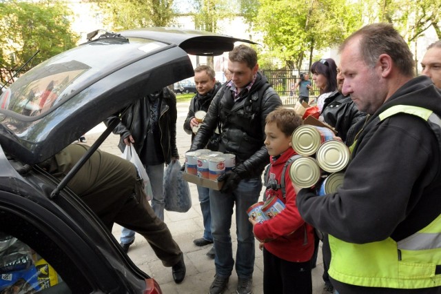 Gimnazjaliści z Lublina zebrali karmę dla Przytuliska w Rachowie (