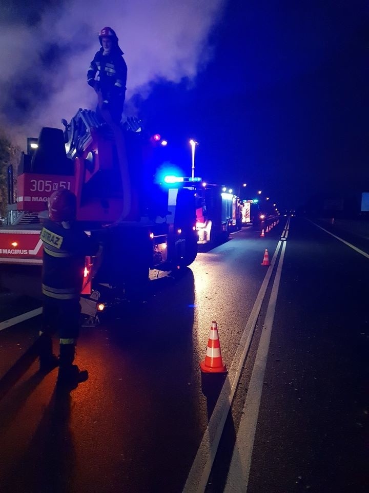 Pożar w Domiarkach. Spalił się dach domu, w którym mieszkały dwie rodziny