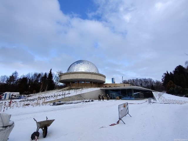 Wykonawcy instalują już elementy wystawiennicze, a Planetarium wkrótce przystąpi do odbioru budynku.