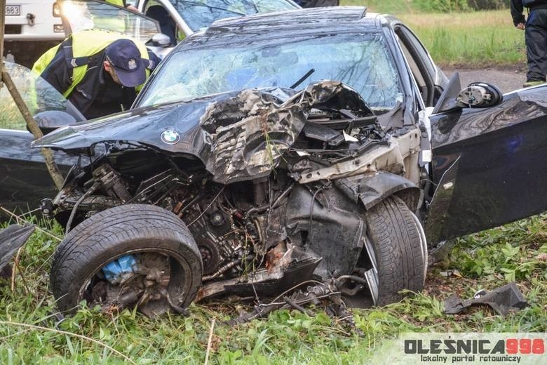 Groźny wypadek w Królewskiej Woli pod Oleśnicą. Samochód...