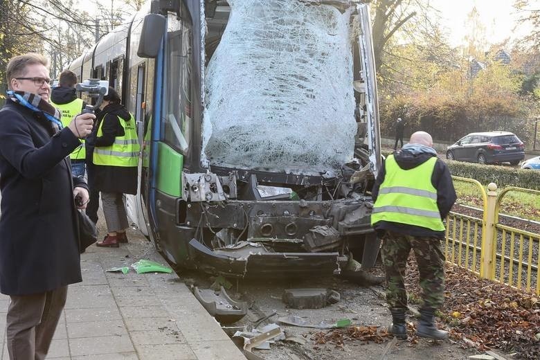 Zniszczenia po wypadku z 14.11.2019