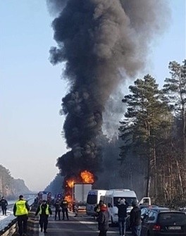 Pożar ciężarówki na drodze S3 przy węźle Rzęśnica