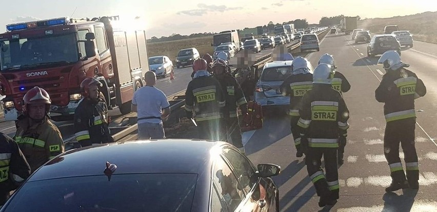 Wypadek na A4 pod Wrocławiem. Zderzenie czterech aut (ZDJĘCIA)