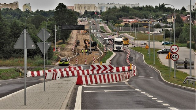 Trwają intensywne prace na odcinku obwodnicy przy ulicy Władysława IV w Koszalinie.