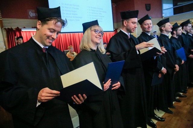 Święto Uniwersytetu Ekonomicznego w Katowicach. Podczas obchodów 86-lecia uczelni nadano tytuły naukowe i wyróżnienia dla absolwentów.