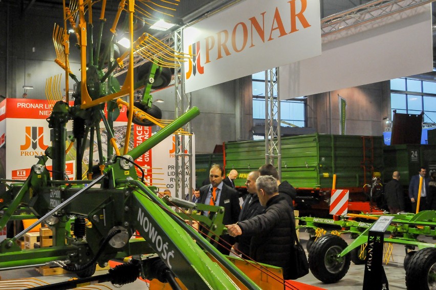 Tłumy odwiedzających na stoisku Pronaru na Mazurskim Agro Show