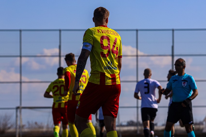 Piłkarze Korony Kielce przegrali z Dynamo Czeskie Budziejowice 0:1 podczas zgrupowania w tureckiej Larze. Zobacz zdjęcia z meczu