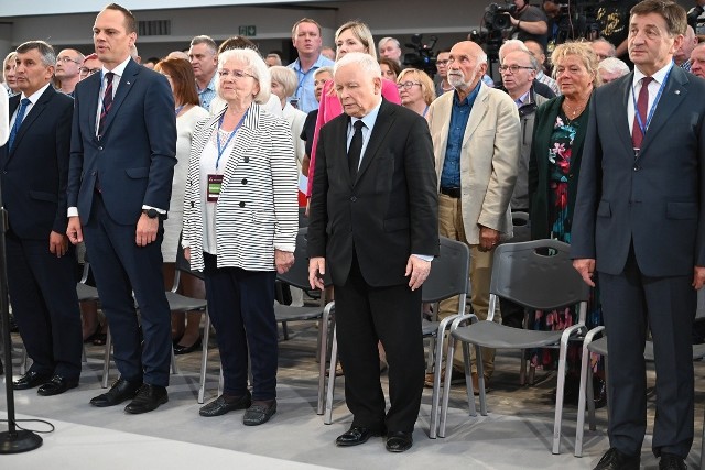 Prezes Prawa i Sprawiedliwości Jarosław Kaczyński na spotkaniu w Stalowej Woli