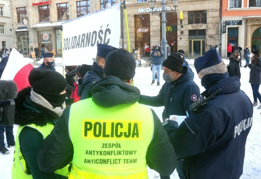 We wrocławskim Rynku odbył się protest w obronie wolnych...