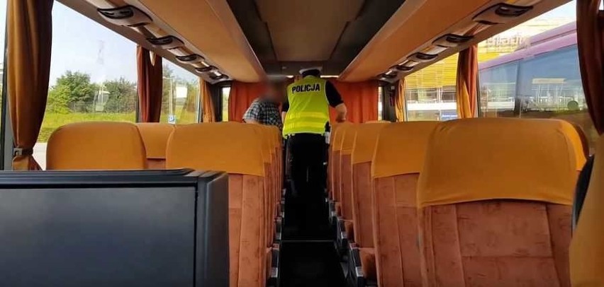 „Bezpieczne Wakacje” - policjanci kontrolują autokary