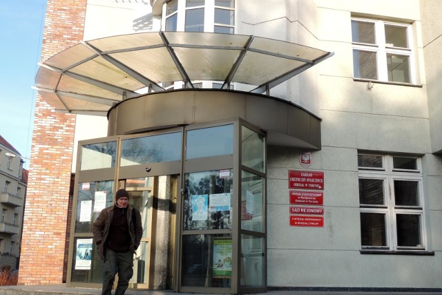 XI Wydział cywilny Sądu Rejonowego w Toruniu mieści się w budynku przy ulicy Mickiewicza 10/16