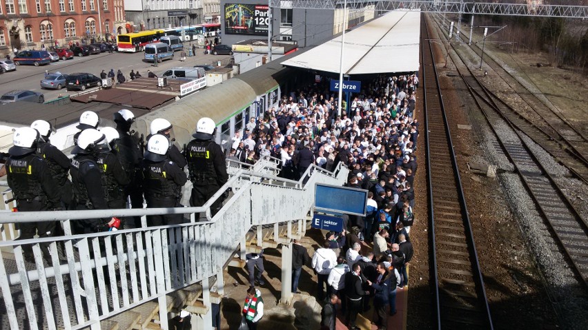 Kibice Legii Warszawa przyjechali do Zabrza na mecz Pucharu...