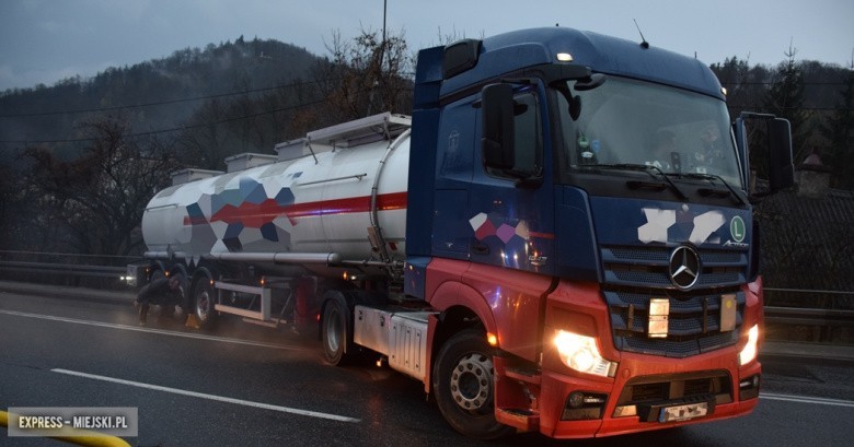 Wypadek w Bardzie. Cysterna zablokowała krajową ósemkę