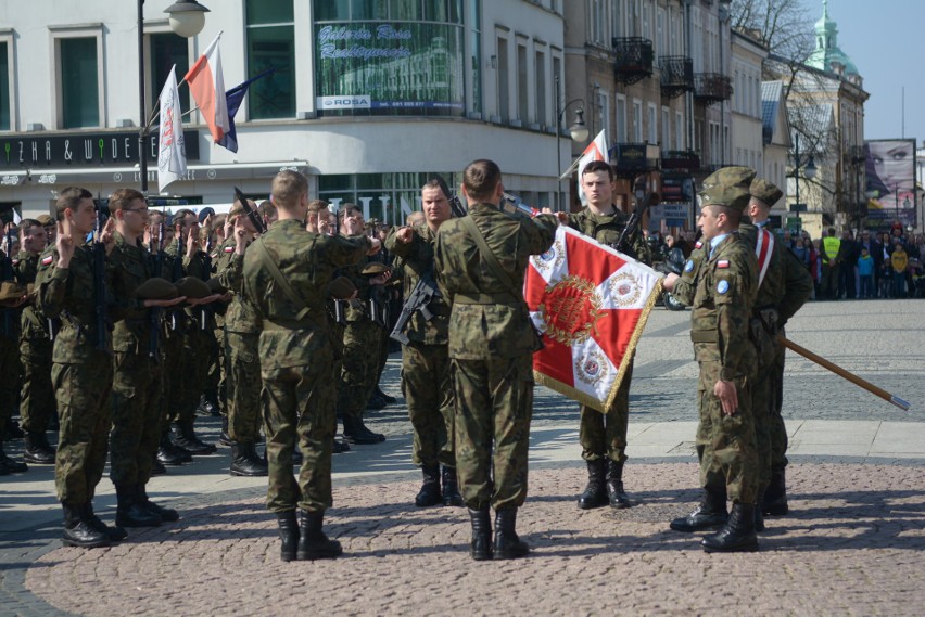 Przysięga wojskowa żołnierzy 6 MBOT w Radomiu.
