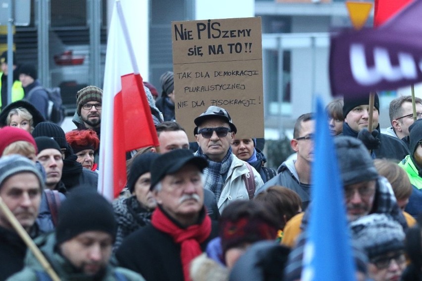 Protest w Kielcach przeciwko rządowi: -  To już przechodzi wszelkie granice