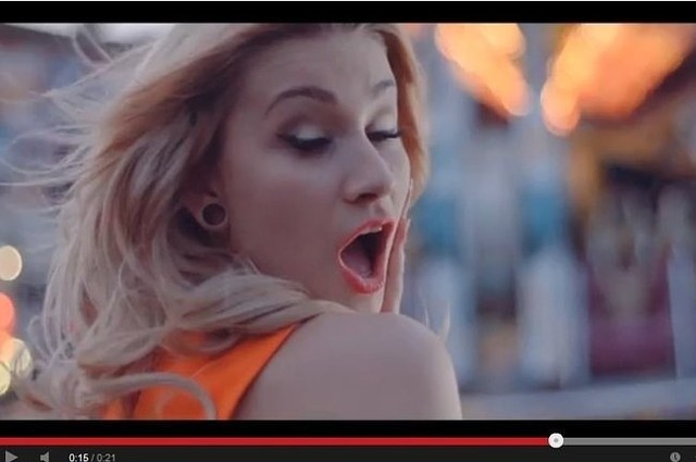 Kadr z klipu "Mogę wszystko, nic nie muszę" (fot. screen z Facebook.com)