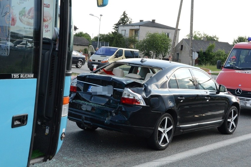 Groźny wypadek w Ruścu koło Bełchatowa. Zderzenie dwóch autokarów wiozących dzieci. Kilkanaście osób rannych