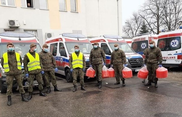 Żołnierze Obrony Terytorialnej z Radomia ruszyli na pomoc radomskim szpitalom i pracownikom służby zdrowia 