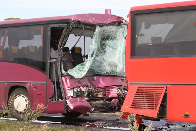 06.08.2019 wroclawgazeta wroclawskagodzikowice-chwaliborzyce, olawa, wypadek dwoch autobusow pracowniczych w ktorych jechalo 70 osob.50 rannych, 27 w szpitalujaroslaw jakubczak / polska pressautobus autokar olawa godzikowice chwaliborzyce wypadek 